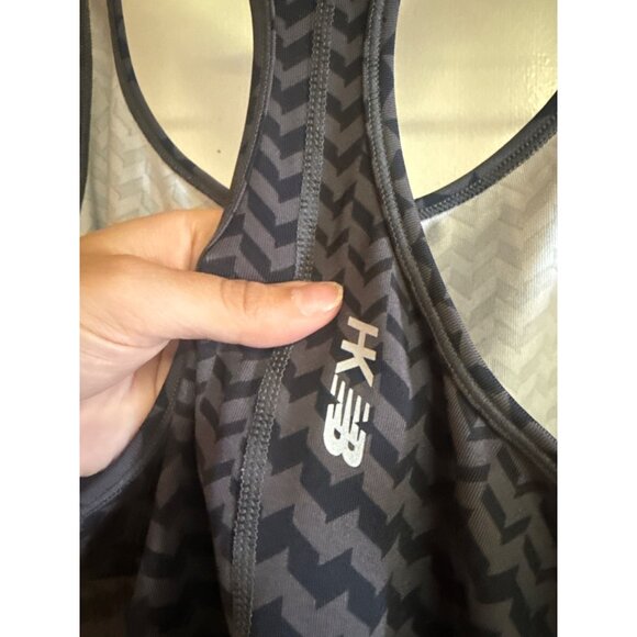 New Balance Womens Racerback Tank Top Large Black & Gray Chevron Print Lightweig - Picture 4 of 7